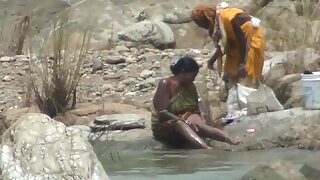 गुबगुबीत आशियाई क्यूटी स्टीमी अॅमच्युअर पॉर्न व्हिडिओमध्ये हार्ड डॉगी स्टाइलमध्ये खिळली आहे