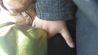 Dudes पार्टी मध्ये pussies चाटणे आणि fucking मुली आहेत