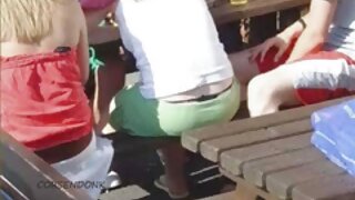 बस्टी ब्रुनेट बेब तिच्या बेडरूममध्ये हॉट सोलो करते
