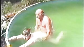 तिला डिल्डोसह हस्तमैथुन केल्यानंतर चांगले संभोग आवडते