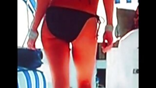 दोन मनमोहक बाळ कपडे घातलेले लेस्बियन सेक्स आणि पुसी टॉयिंगचा आनंद घेतात