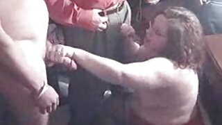 गोंडस सोनेरी deepthroat slobbery शोषक काम देते